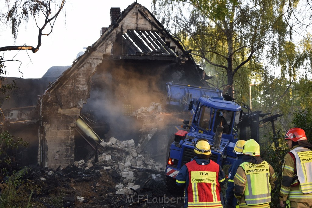 Grossfeuer Einfamilienhaus Siegburg Muehlengrabenstr P0954.JPG - Miklos Laubert